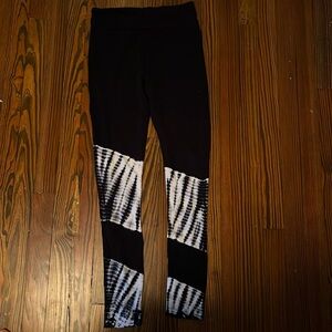 Sundown collection by Splendid Women's leggings with white tie-dye design